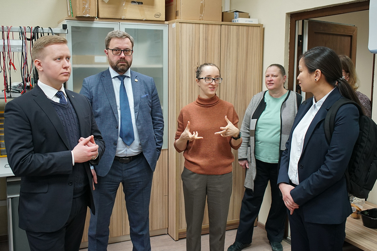 Delegation from KRSU got acquainted with applied tasks in the field of new materials development
