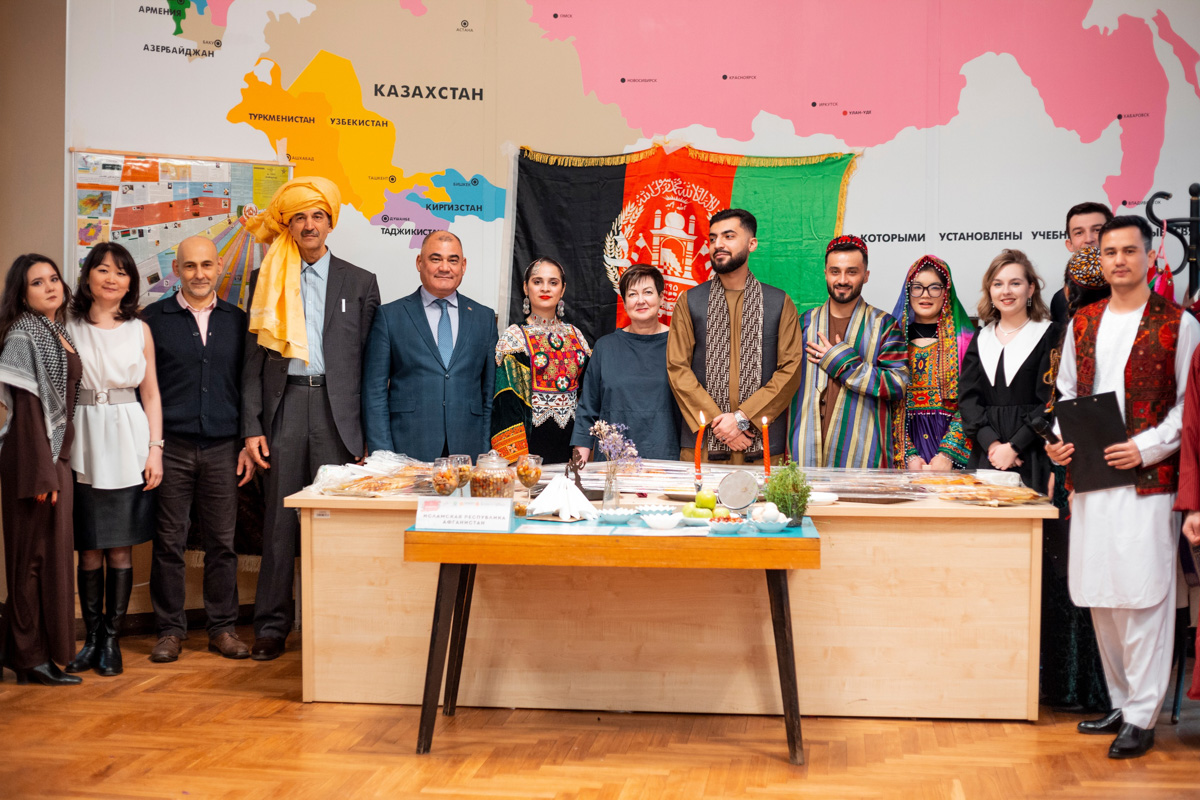 At the stand-session of the countries, guests could get acquainted with the attributes of different cultures and treat themselves to national dishes